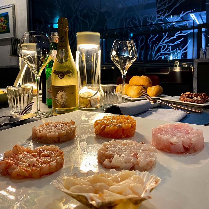 Bottiglie di vino della cantina del ristorante